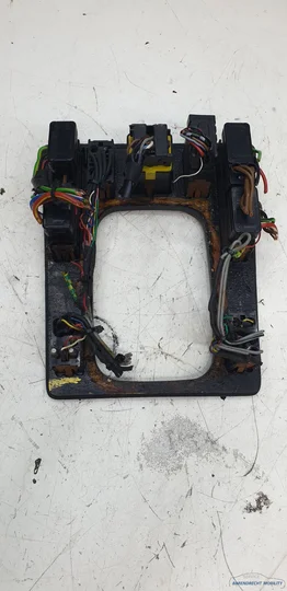 hout-inleg-w201-190-mercedes-middenconsole-pook-airco-stoelverwarming-raamschakelaars — foto 5