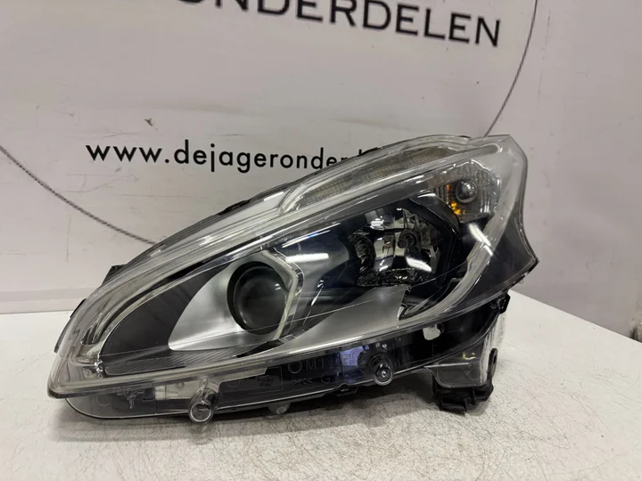 peugeot-208-koplamp-led-links-9810805780-2012 — foto 2