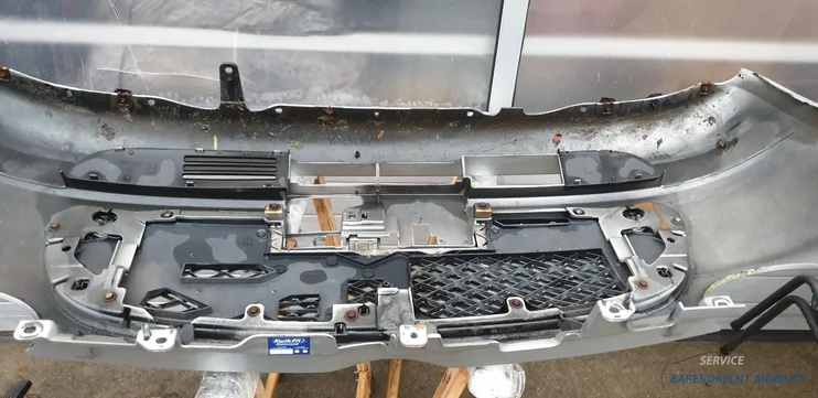 voorbumper-grille-daihatsu-trevis-s28-zilver-metallic-bumper-voor-compleet — foto 13