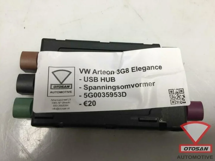 vw-arteon-3g8-2018-usb-hub-spanningsomvermer-5g0035953 — foto 2