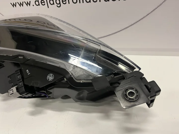 mazda-2-fl-vol-led-koplampen-set-13-pins-d43n51040-d43n51030 — foto 6