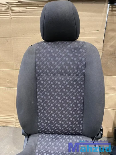 ford-fiesta-4-voorstoelen-bestuurdersstoel-bijrijdersstoel — foto 5