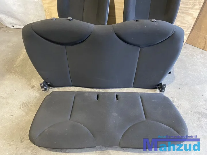 toyota-aygo-zwart-interieur-3-deurs-20052014 — foto 13