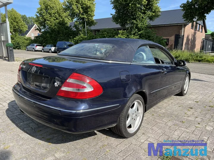 mercedes-clk-w209-cabrio-blauw-onderdelen-demontage — foto 8
