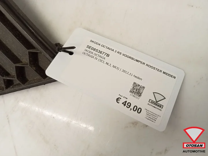 skoda-octavia-3-rs-voorbumper-rooster-midden-5e0853677b — foto 2