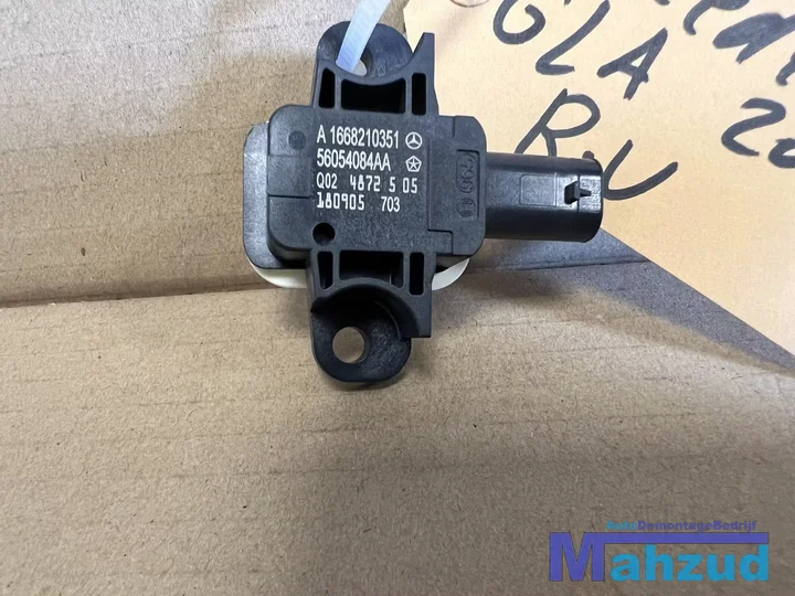 mercedes-gla-x156-rechts-voor-crash-airbag-sensor-a1668210351 — foto 2