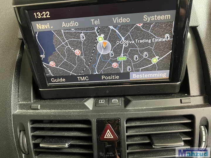 mercedes-c-klasse-w204-inklapbare-groot-scherm-navigatie-radio — foto 2