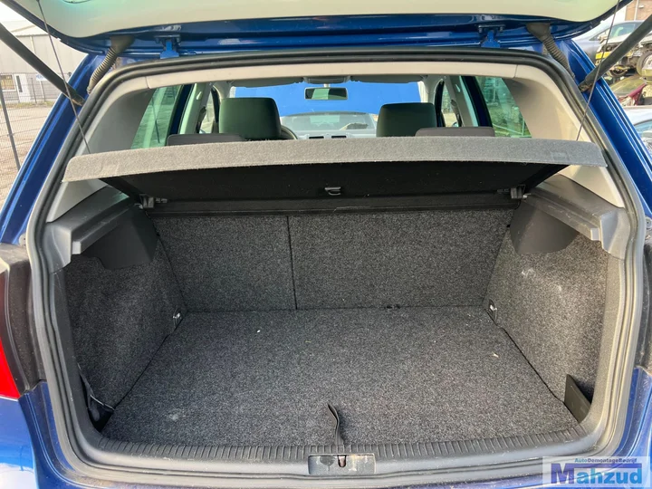 vw-golf-5-14-fsi-blauw-lc5j-bkg-fxq-demontage-sloop-onderdelen — foto 24