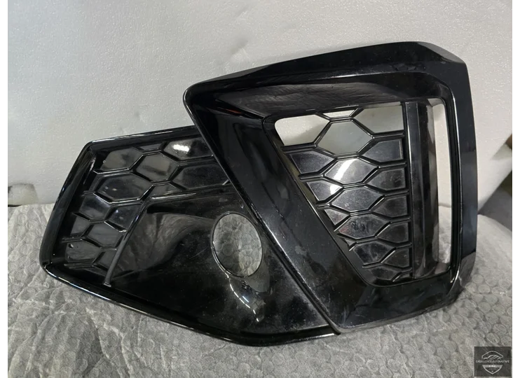 Audi A4 8W FL 19-24 Voorbumper Rooster Links 8W0807681BC