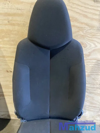toyota-aygo-zwart-interieur-3-deurs-20052014 — foto 2