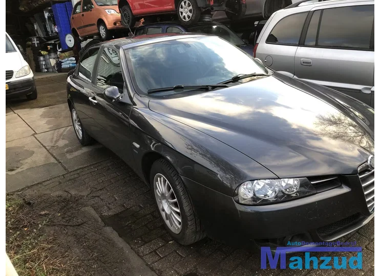 2004-alfa-romeo-156-voorkop-zwart-voorkop