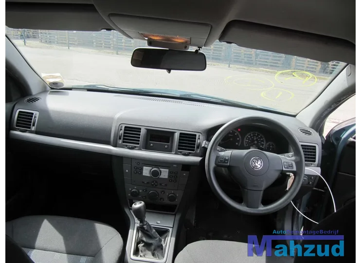 opel-vectra-c-sedan-interieur-zwart-grijs-stof