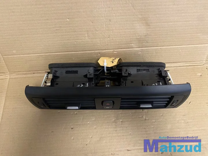bmw-1-serie-f20-f21-luchtrooster-dashboard-midden-20112019 — foto 2