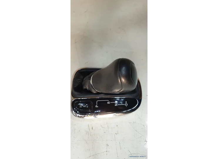 mercedes-w203-w209-c-clk-klasse-zwart-lederen-avantgarde-pook-knop-pookknop-hoes-automaat-origineel-goede-staat-gebruikt-versnellingspookknop-schakelpookknop-schakelen-prnd-2001-2002-2003-2004-2005-2006-2007-barendrecht-mobility-service
