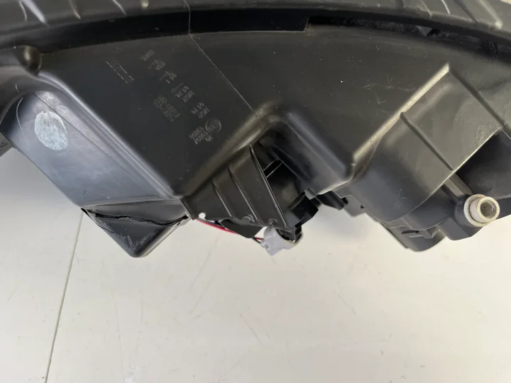 nissan-qashqai-j11-koplamp-led-rechts-10018013-beschadigd — foto 8