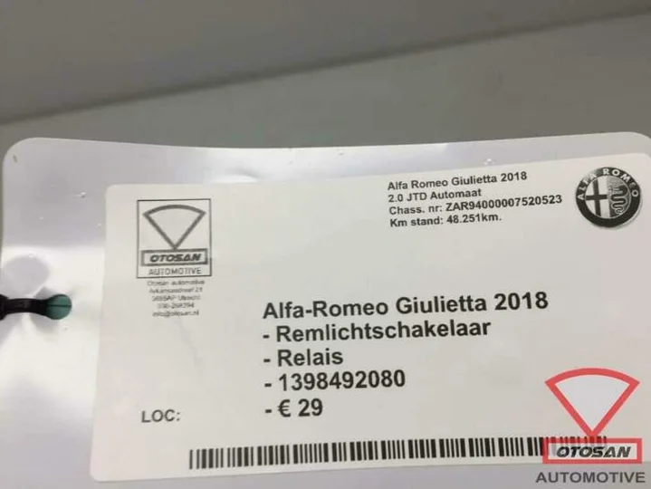 alfa-romeo-giulietta-18-remlichtschakelaar-relais-1398492080 — foto 3