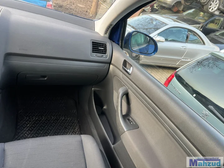vw-golf-5-14-fsi-blauw-lc5j-bkg-fxq-demontage-sloop-onderdelen — foto 14