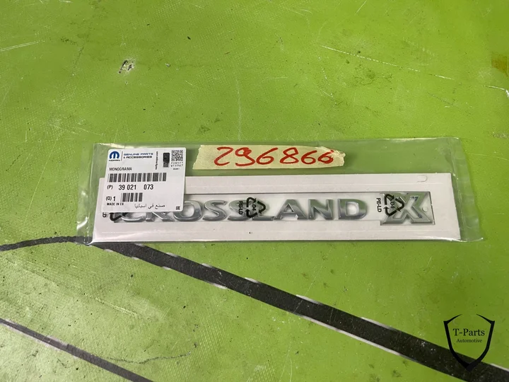 opel-crossland-x-embleem-tekst-achterklep-logo