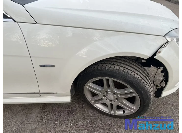 MERCEDES C KLASSE W204 WIT 650 rechts voorscherm 2007-2011