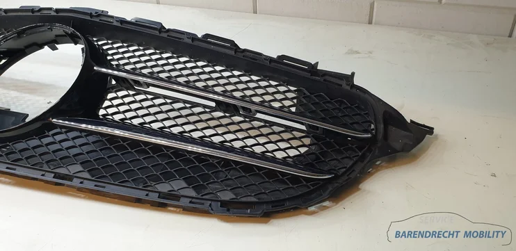 radiateur-grille-mercedes-c-klasse-w205-a2058803783-grill-zwart-origineel-gebruikt-2014-2021 — foto 2