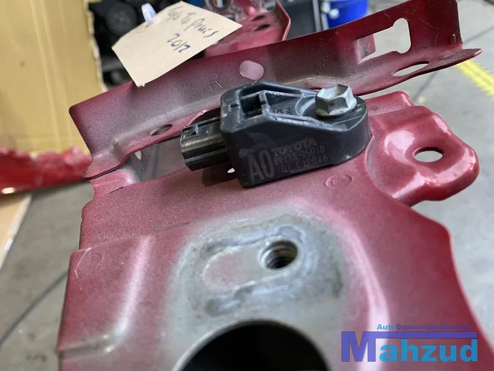 2012-toyota-prius-rood-voorkop-voorfront-20082014 — foto 30