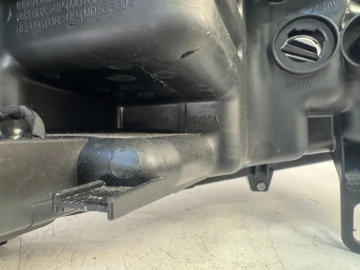 toyota-corolla-cross-led-koplamp-links-hasco-16183-2022 — foto 8