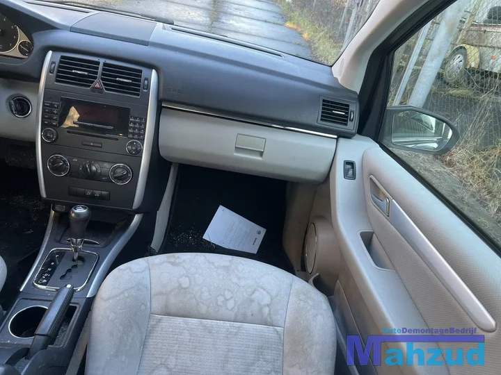 mercedes-b-klasse-w245-20-blauw-375-onderdelen-266960-motor — foto 15