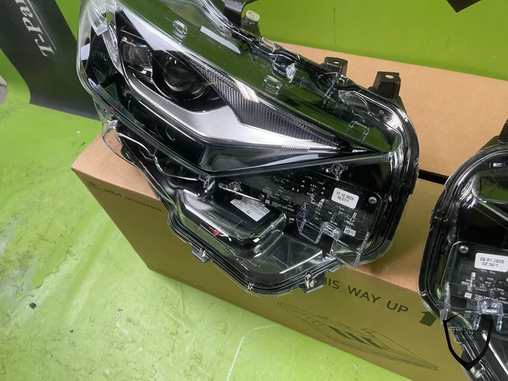 toyota-auris-koplamp-links-rechts-8111002k60-8117002k60-lamp — foto 4