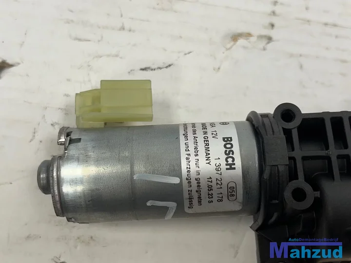 audi-a4-b9-avant-links-achterklep-sluit-motor-8w9827851e-20202024 — foto 2