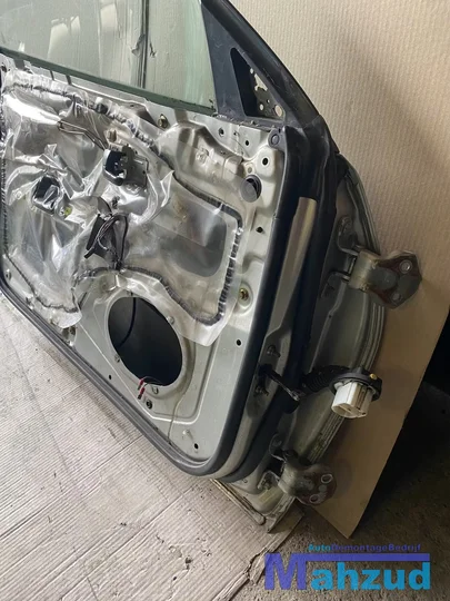 mazda-323-f-5-3l-zilver-grijs-links-voor-deur-portier — foto 6