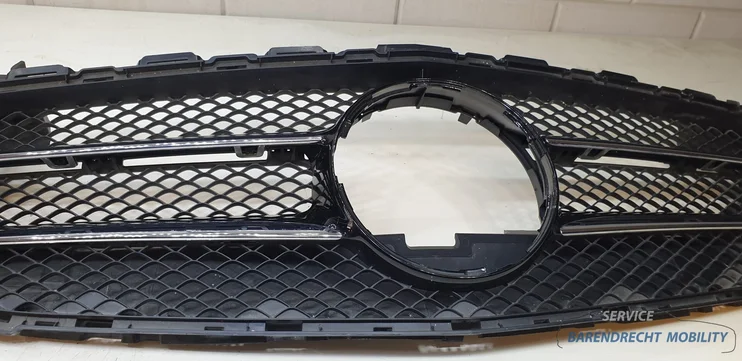 radiateur-grille-mercedes-c-klasse-w205-a2058803783-grill-zwart-origineel-gebruikt-2014-2021 — foto 4