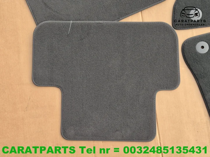 8k1863691f-8k0864450b-audi-a5-matten-set-a5-vloermatten-a4 — foto 5