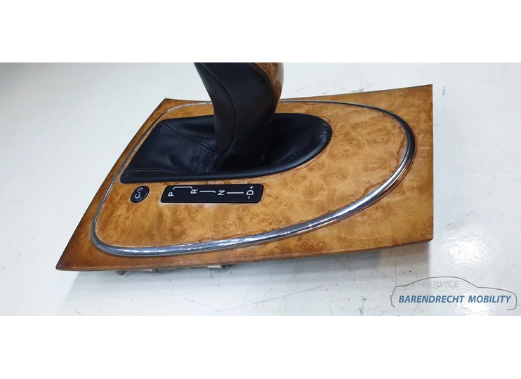 mercedes-w211-s211-e-klasse-elegance-pook-knop-pookknop-a2112671110-zwart-licht-bruin-houten-inleg-origineel-nette-staat-gebruikt-versnellingspookknop-schakelpookknop-schakelen-2002-2003-2004-2005-2006-2007-2008-2009-barendrecht-mobility-service
