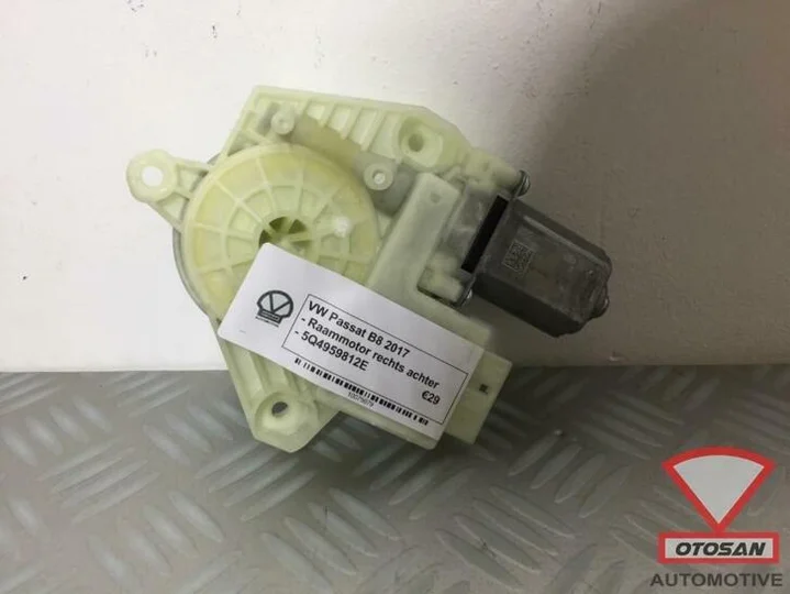 vw-passat-b8-2017-raammotor-rechts-achter-5q4959812e