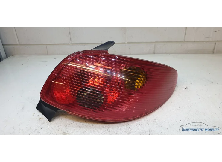 Feu arrière droit d'origine d'occasion pour Peugeot 206 HB restylée ZGAN (2006/2008)