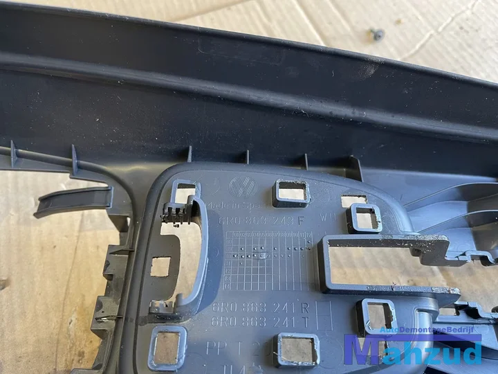 vw-polo-6r-middenconsole-bekerhouden-12v-aansteker-20092017 — foto 5