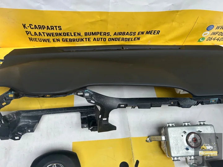 toyota-yaris-iii-3-compleet-airbagset-dashboard-set — foto 4