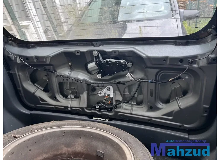 mitsubishi-colt-6-achterklep-raam-ruitenwissermotor-slot-gasveer-hendel-remlicht