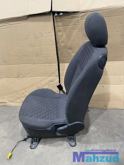ford-fiesta-4-voorstoelen-bestuurdersstoel-bijrijdersstoel — foto 8