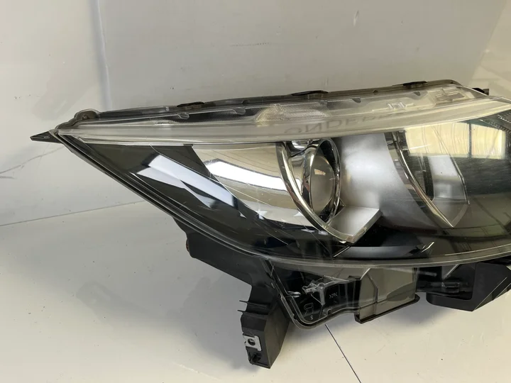 nissan-qashqai-j11-koplamp-led-rechts-10018013-beschadigd — foto 4