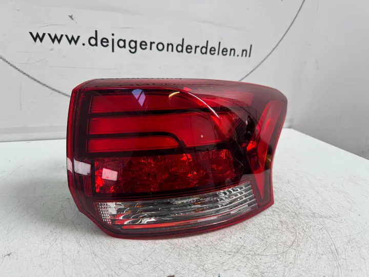 mitsubishi-outlander-achterlicht-rechts-achter — foto 3