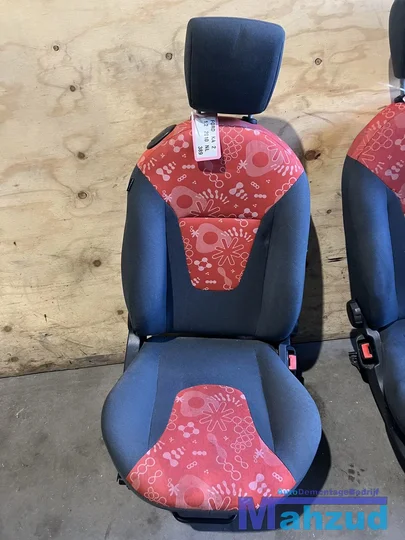 ford-ka-2-rood-compleet-interieur-20082016 — foto 4
