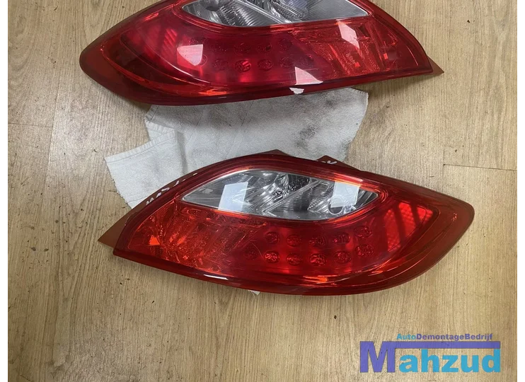 2009 Mazda 2 hatchback achterlicht set links rechts