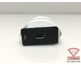 vw-touareg-porsche-2018-media-usb-hub-connector-9p1035222b