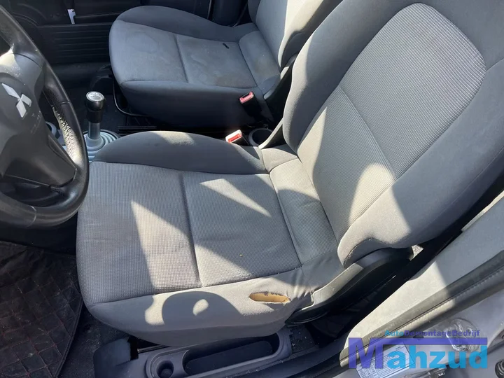 mitsubishi-colt-6-compleet-interieur-5-deurs-20042014 — foto 6