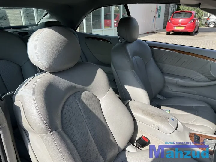 mercedes-clk-w209-cabrio-blauw-onderdelen-demontage — foto 14
