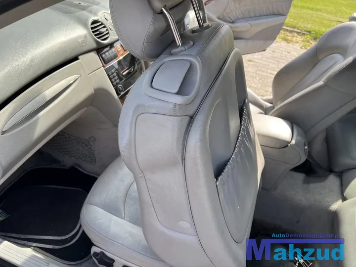 mercedes-clk-w209-cabrio-blauw-onderdelen-demontage — foto 25