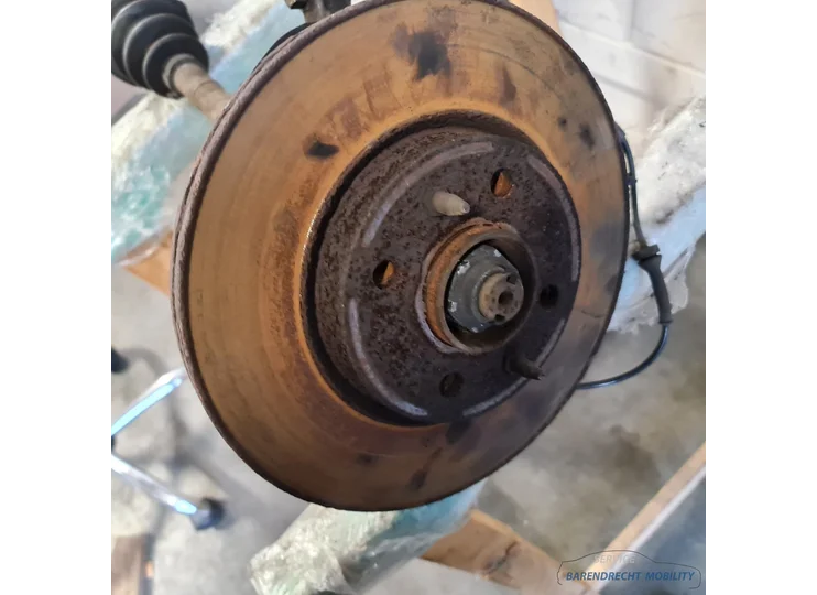 fiat-fiorino-qubo-peugeot-bipper-citroen-nemo-fusee-links-aandrijfas-homokineet-fuseestuk-remschijf-abs-sensor-compleet-nette-staat-gebruikt-origineel-2007-2008-2009-2010-2011-2012-2013-2014-2015-2016-2017-2018-2019-2020-barendrecht-mobility-service