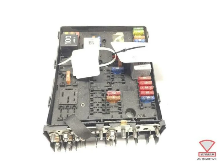 vw golf 5 6 caddy leon fuse box engine compartment 1k0937124p