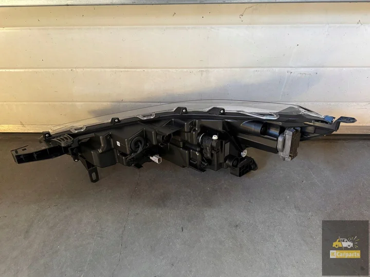 rechter-voorlamp-toyota-corolla-cross-full-led — foto 3